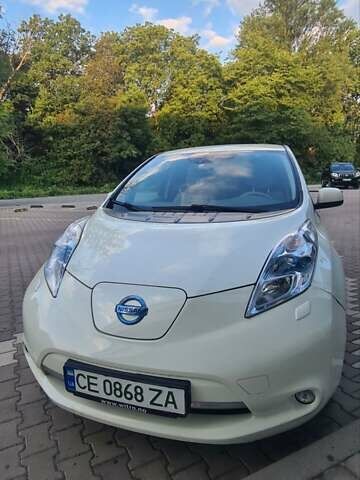 Белый Ниссан Лиф, объемом двигателя 0 л и пробегом 159 тыс. км за 4300 $, фото 6 на Automoto.ua