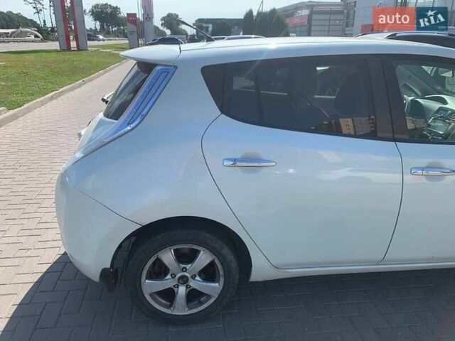 Белый Ниссан Лиф, объемом двигателя 0 л и пробегом 140 тыс. км за 4500 $, фото 3 на Automoto.ua