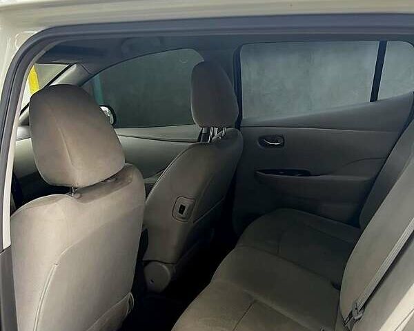 Білий Ніссан Ліф, об'ємом двигуна 0 л та пробігом 133 тис. км за 4000 $, фото 4 на Automoto.ua