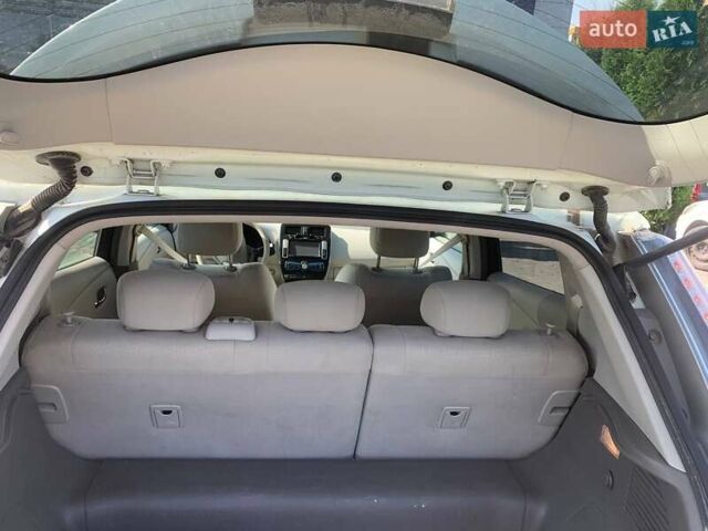 Белый Ниссан Лиф, объемом двигателя 0 л и пробегом 140 тыс. км за 4500 $, фото 2 на Automoto.ua