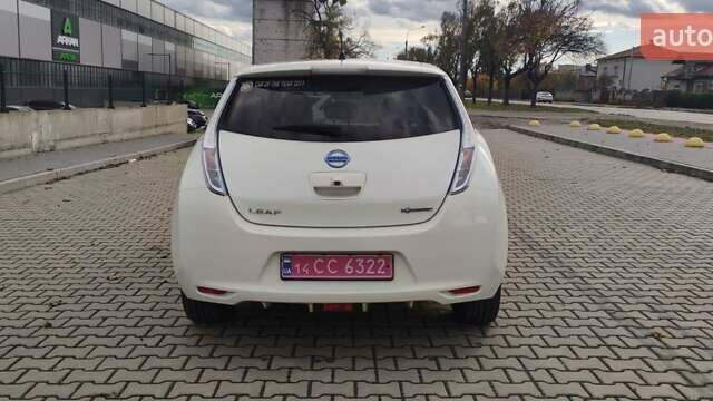 Ниссан Лиф 2011 в Ивано-Франковске на Automoto.ua Белый Ниссан Лиф, объемом двигателя 0 л и пробегом 117 тыс. км за 4600 $, фото 6 на Automoto.ua