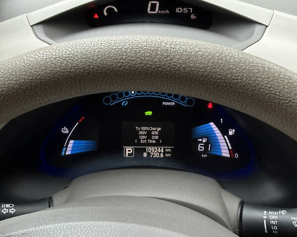 Ниссан Лиф 2011 в Львове на Automoto.ua Белый Ниссан Лиф, объемом двигателя 0 л и пробегом 109 тыс. км за 5800 $, фото 6 на Automoto.ua