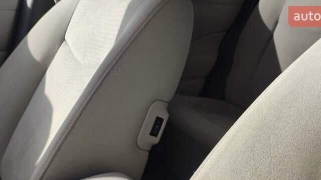 Ниссан Лиф 2011 в Ивано-Франковске на Automoto.ua Белый Ниссан Лиф, объемом двигателя 0 л и пробегом 117 тыс. км за 4600 $, фото 17 на Automoto.ua