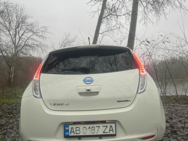 Белый Ниссан Лиф, объемом двигателя 0 л и пробегом 150 тыс. км за 3500 $, фото 4 на Automoto.ua