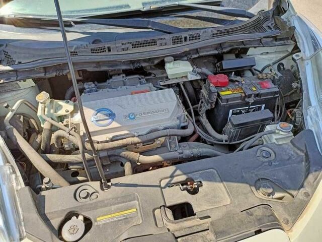 Білий Ніссан Ліф, об'ємом двигуна 0 л та пробігом 114 тис. км за 6499 $, фото 14 на Automoto.ua