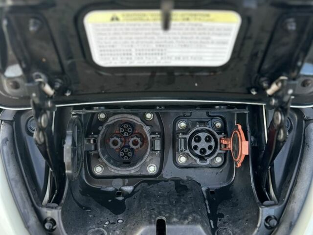 Белый Ниссан Лиф, объемом двигателя 0 л и пробегом 134 тыс. км за 4300 $, фото 17 на Automoto.ua