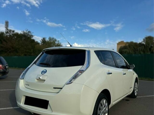 Белый Ниссан Лиф, объемом двигателя 0 л и пробегом 134 тыс. км за 4300 $, фото 6 на Automoto.ua