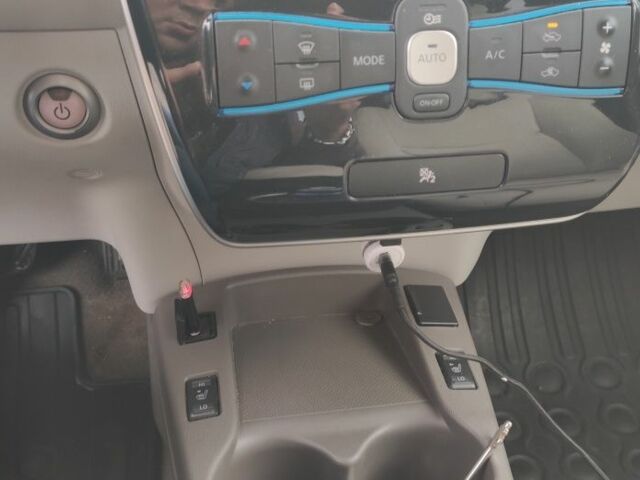 Белый Ниссан Лиф, объемом двигателя 0 л и пробегом 117 тыс. км за 4600 $, фото 6 на Automoto.ua