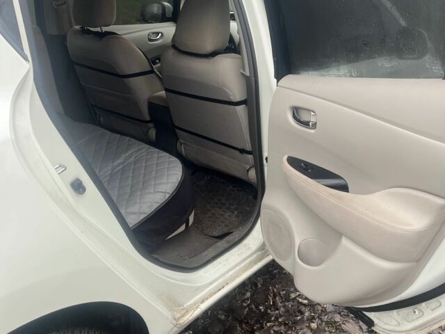 Белый Ниссан Лиф, объемом двигателя 0 л и пробегом 150 тыс. км за 3500 $, фото 6 на Automoto.ua