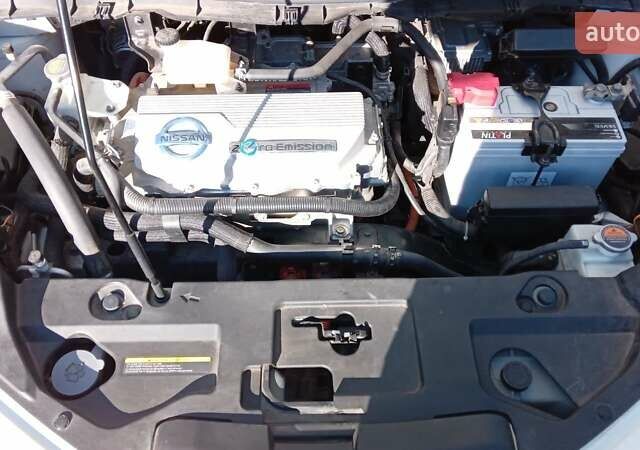 Білий Ніссан Ліф, об'ємом двигуна 0 л та пробігом 73 тис. км за 7500 $, фото 8 на Automoto.ua