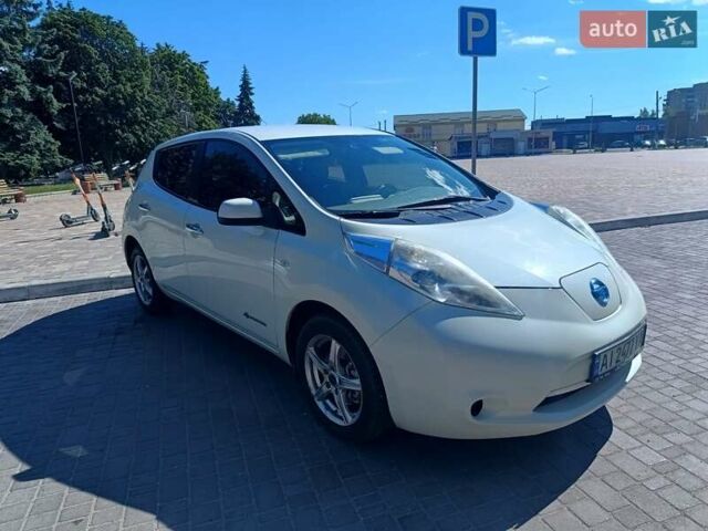 Белый Ниссан Лиф, объемом двигателя 0 л и пробегом 121 тыс. км за 4999 $, фото 1 на Automoto.ua