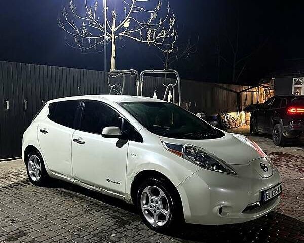 Білий Ніссан Ліф, об'ємом двигуна 0 л та пробігом 133 тис. км за 4000 $, фото 1 на Automoto.ua