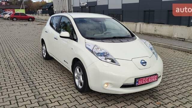 Ниссан Лиф 2011 в Ивано-Франковске на Automoto.ua Белый Ниссан Лиф, объемом двигателя 0 л и пробегом 117 тыс. км за 4600 $, фото 3 на Automoto.ua