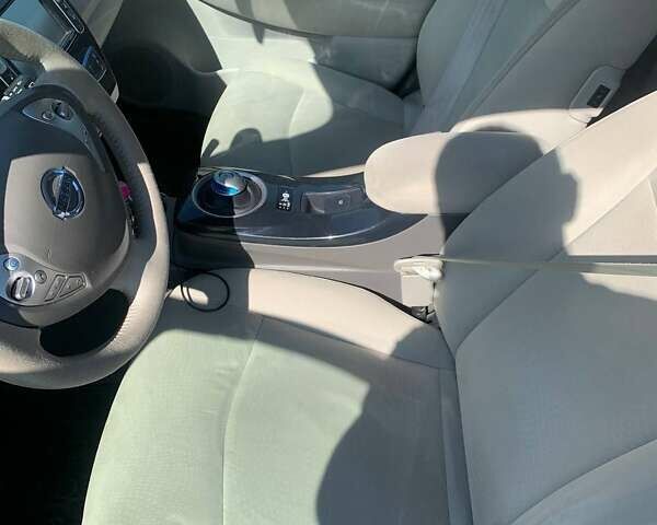 Белый Ниссан Лиф, объемом двигателя 0 л и пробегом 140 тыс. км за 4500 $, фото 8 на Automoto.ua