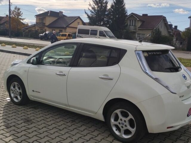 Белый Ниссан Лиф, объемом двигателя 0 л и пробегом 117 тыс. км за 4600 $, фото 3 на Automoto.ua