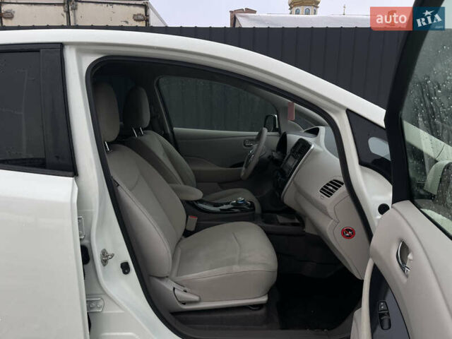 Белый Ниссан Лиф, объемом двигателя 0 л и пробегом 140 тыс. км за 4300 $, фото 26 на Automoto.ua
