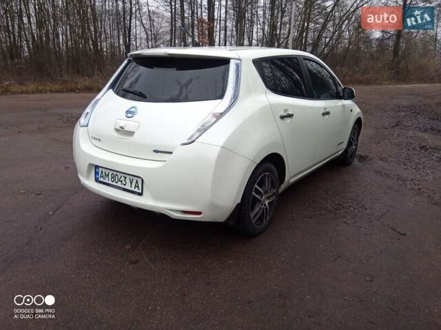 Белый Ниссан Лиф, объемом двигателя 0 л и пробегом 100 тыс. км за 4800 $, фото 7 на Automoto.ua