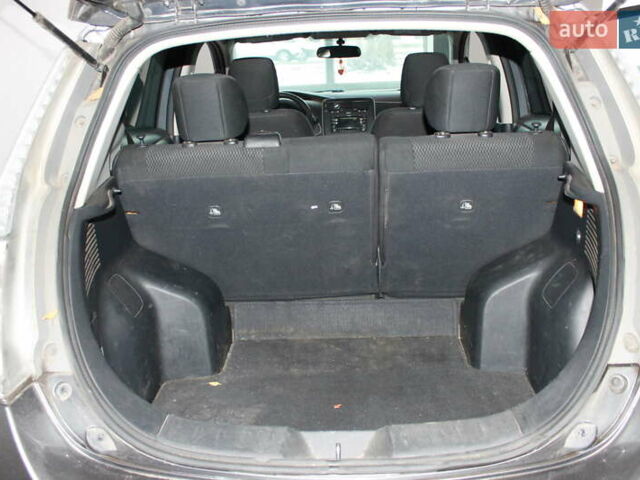 Белый Ниссан Лиф, объемом двигателя 0 л и пробегом 240 тыс. км за 10500 $, фото 2 на Automoto.ua