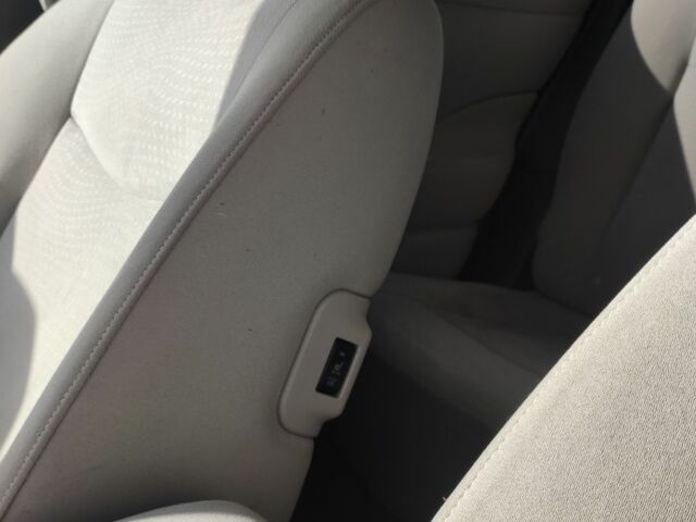 Белый Ниссан Лиф, объемом двигателя 0 л и пробегом 117 тыс. км за 4600 $, фото 7 на Automoto.ua