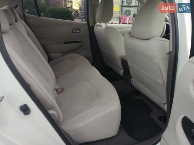 Белый Ниссан Лиф, объемом двигателя 0 л и пробегом 142 тыс. км за 5599 $, фото 20 на Automoto.ua