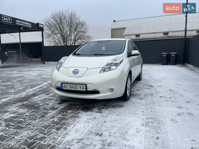 Белый Ниссан Лиф, объемом двигателя 0 л и пробегом 140 тыс. км за 4300 $, фото 1 на Automoto.ua