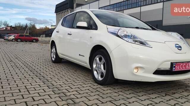 Ниссан Лиф 2011 в Ивано-Франковске на Automoto.ua Белый Ниссан Лиф, объемом двигателя 0 л и пробегом 117 тыс. км за 4600 $, фото 10 на Automoto.ua