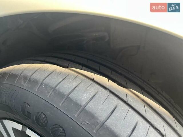 Белый Ниссан Лиф, объемом двигателя 0 л и пробегом 160 тыс. км за 4400 $, фото 10 на Automoto.ua