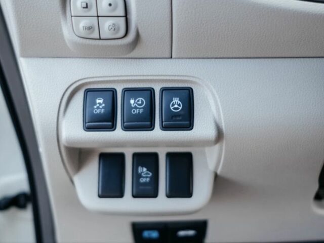 Белый Ниссан Лиф, объемом двигателя 0 л и пробегом 134 тыс. км за 4300 $, фото 20 на Automoto.ua