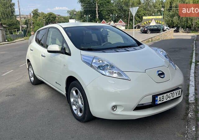 Белый Ниссан Лиф, объемом двигателя 0 л и пробегом 140 тыс. км за 6000 $, фото 1 на Automoto.ua