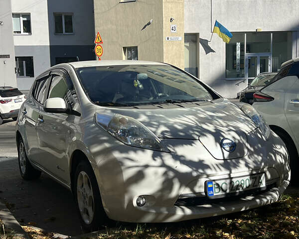 Ниссан Лиф 2011 в Львове на Automoto.ua Белый Ниссан Лиф, объемом двигателя 0 л и пробегом 109 тыс. км за 5800 $, фото 1 на Automoto.ua