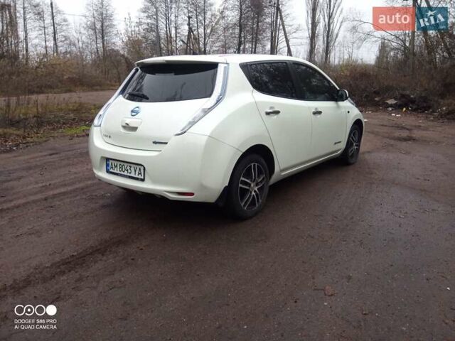 Белый Ниссан Лиф, объемом двигателя 0 л и пробегом 100 тыс. км за 4800 $, фото 3 на Automoto.ua