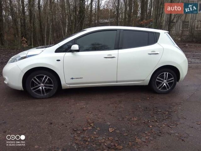 Белый Ниссан Лиф, объемом двигателя 0 л и пробегом 100 тыс. км за 4800 $, фото 12 на Automoto.ua