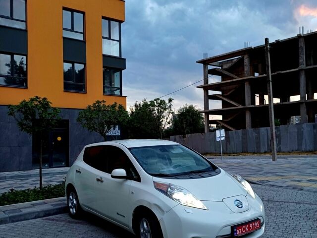 Белый Ниссан Лиф, объемом двигателя 0 л и пробегом 140 тыс. км за 5099 $, фото 10 на Automoto.ua