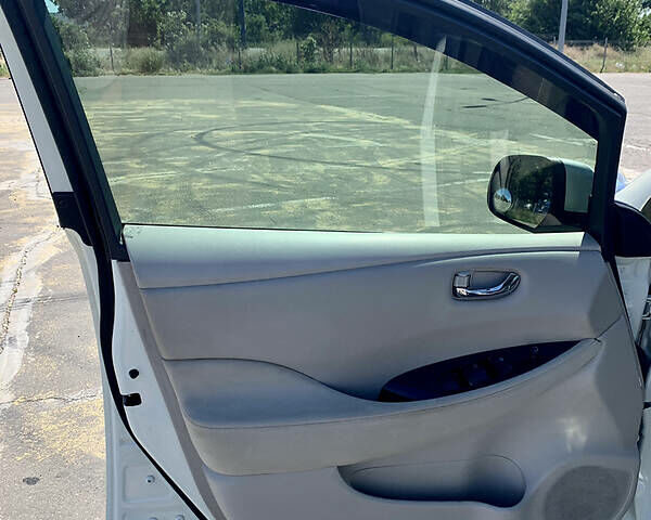 Белый Ниссан Лиф, объемом двигателя 0 л и пробегом 158 тыс. км за 6700 $, фото 24 на Automoto.ua