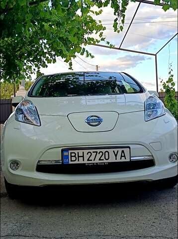 Белый Ниссан Лиф, объемом двигателя 0 л и пробегом 98 тыс. км за 5850 $, фото 15 на Automoto.ua