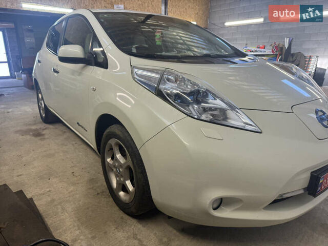 Белый Ниссан Лиф, объемом двигателя 0 л и пробегом 202 тыс. км за 4000 $, фото 4 на Automoto.ua