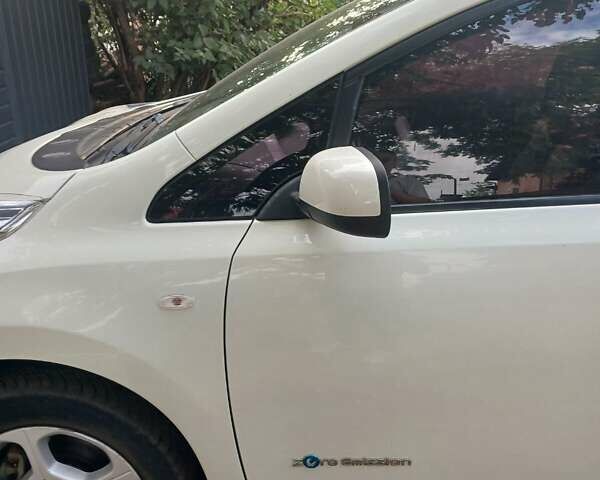 Белый Ниссан Лиф, объемом двигателя 0 л и пробегом 110 тыс. км за 6500 $, фото 6 на Automoto.ua