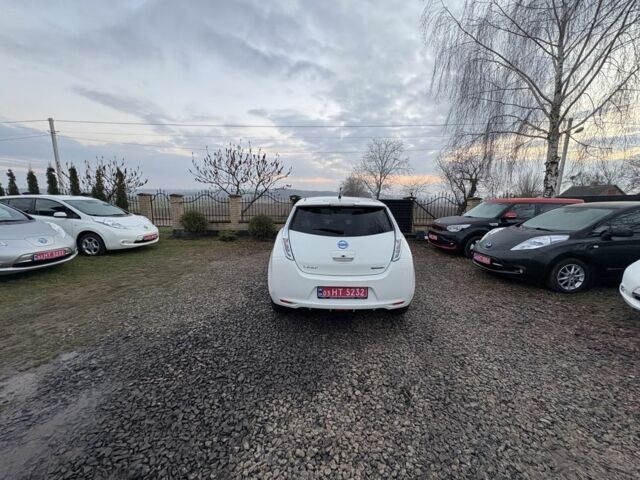 Белый Ниссан Лиф, объемом двигателя 0 л и пробегом 106 тыс. км за 4000 $, фото 16 на Automoto.ua