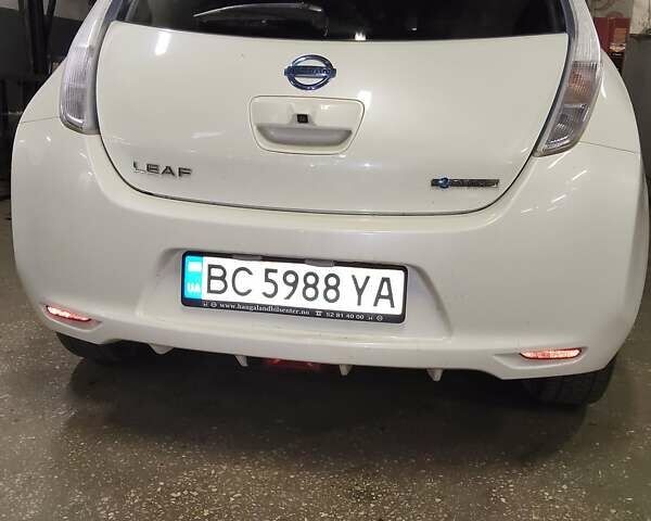 Білий Ніссан Ліф, об'ємом двигуна 0 л та пробігом 173 тис. км за 3800 $, фото 8 на Automoto.ua