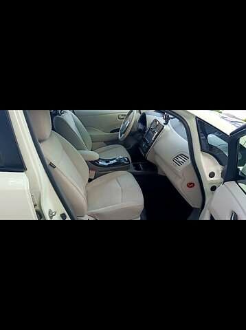 Белый Ниссан Лиф, объемом двигателя 0 л и пробегом 98 тыс. км за 5850 $, фото 7 на Automoto.ua