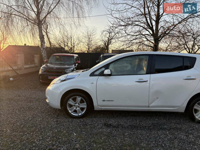 Білий Ніссан Ліф, об'ємом двигуна 0 л та пробігом 124 тис. км за 4000 $, фото 6 на Automoto.ua