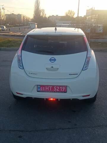 Білий Ніссан Ліф, об'ємом двигуна 0 л та пробігом 111 тис. км за 5300 $, фото 3 на Automoto.ua