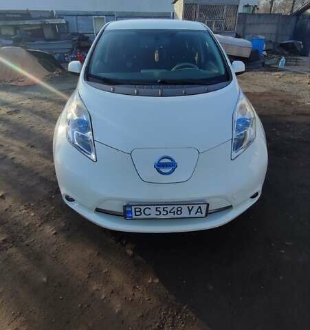 Білий Ніссан Ліф, об'ємом двигуна 0 л та пробігом 150 тис. км за 4990 $, фото 20 на Automoto.ua