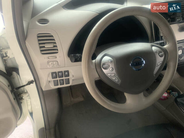 Білий Ніссан Ліф, об'ємом двигуна 0 л та пробігом 125 тис. км за 5200 $, фото 15 на Automoto.ua