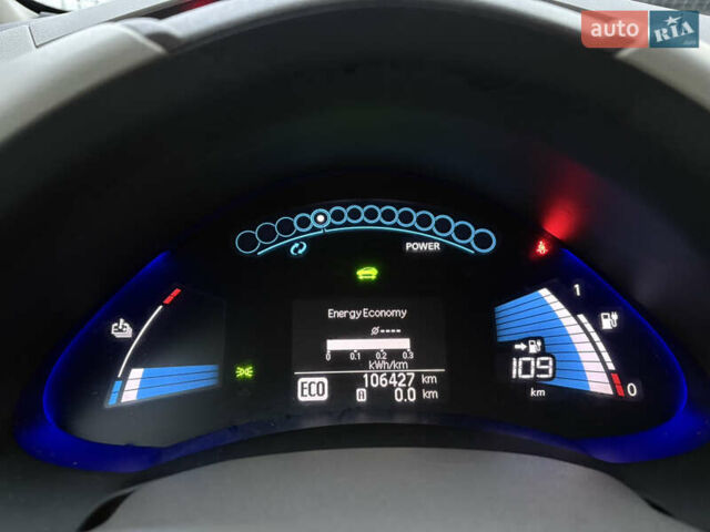 Белый Ниссан Лиф, объемом двигателя 0 л и пробегом 106 тыс. км за 4000 $, фото 27 на Automoto.ua