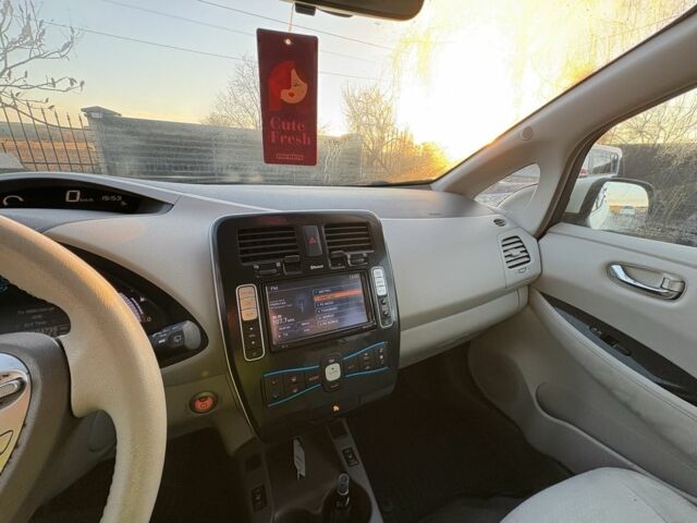 Белый Ниссан Лиф, объемом двигателя 0 л и пробегом 124 тыс. км за 4000 $, фото 20 на Automoto.ua