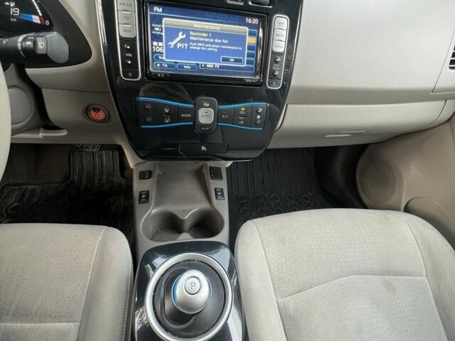 Белый Ниссан Лиф, объемом двигателя 0 л и пробегом 123 тыс. км за 7000 $, фото 4 на Automoto.ua