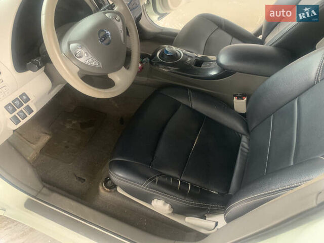Білий Ніссан Ліф, об'ємом двигуна 0 л та пробігом 125 тис. км за 5200 $, фото 13 на Automoto.ua