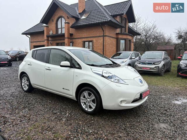 Белый Ниссан Лиф, объемом двигателя 0 л и пробегом 124 тыс. км за 3999 $, фото 2 на Automoto.ua