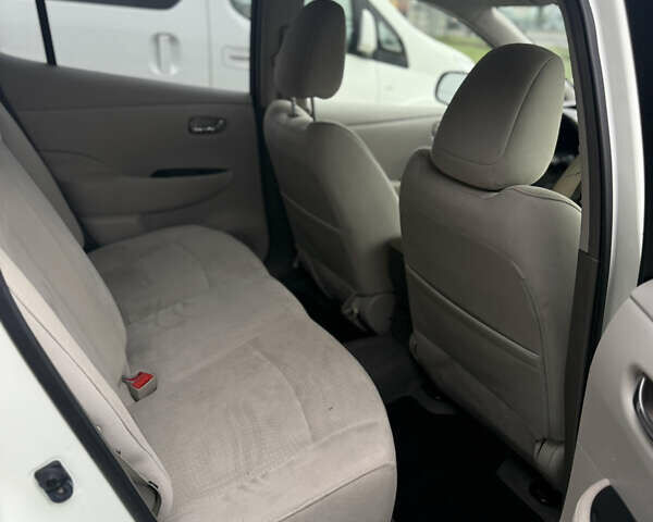 Белый Ниссан Лиф, объемом двигателя 0 л и пробегом 91 тыс. км за 4500 $, фото 11 на Automoto.ua